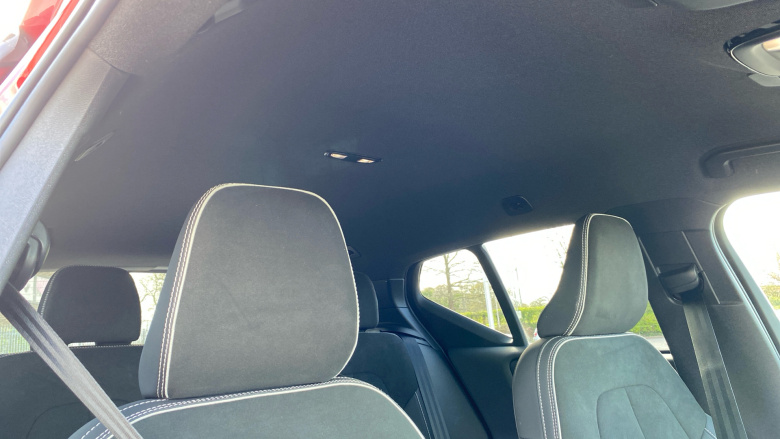 Volvo Xc40 2.0 B4P Plus Dark 5dr AWD Auto Petrol Estate